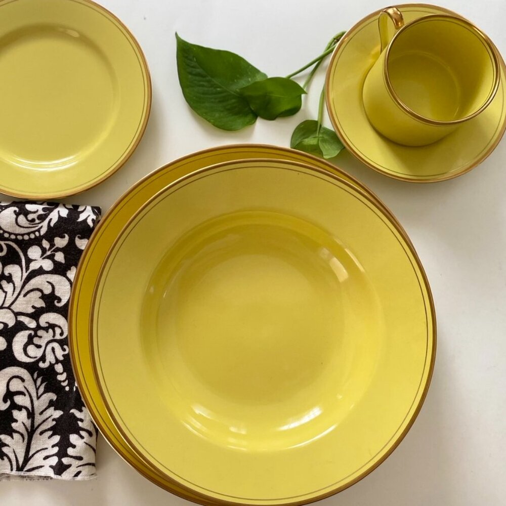 FITZ & FLOYD Pavillion - 4 Settings Yellow Background, Gold Trim & Pin Line